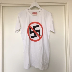  - ✊🏼✊🏼👊🏼👊🏼✊🏼✊🏼👊🏼👊🏼
Bästa tishan!!!! Make a stand!! Använd ett par gånger, så i nyskick!!! ✨💖💕