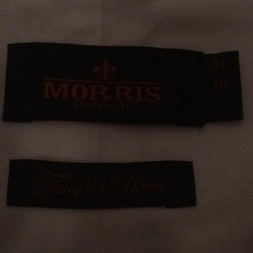 Morris vit skjorta strl 41/16 motsvarar M/L. Skjortor.