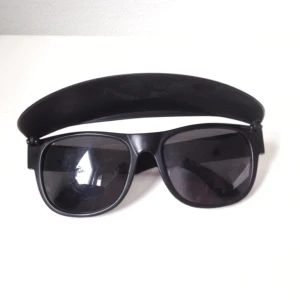  - Solglasögon med skärm