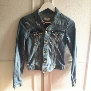  - Säljer min fina jeansjacka! Det är en Limited Edition Garment! 