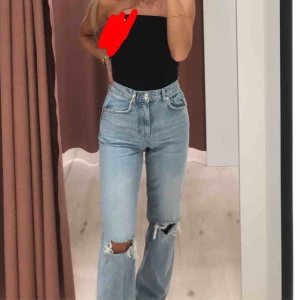  - Slutsålda 90’s highwaist jeans från gina!! Använda en gång, såljer pga inte min stil. Köparen står för frakt. Kostar normalt 599kr. 