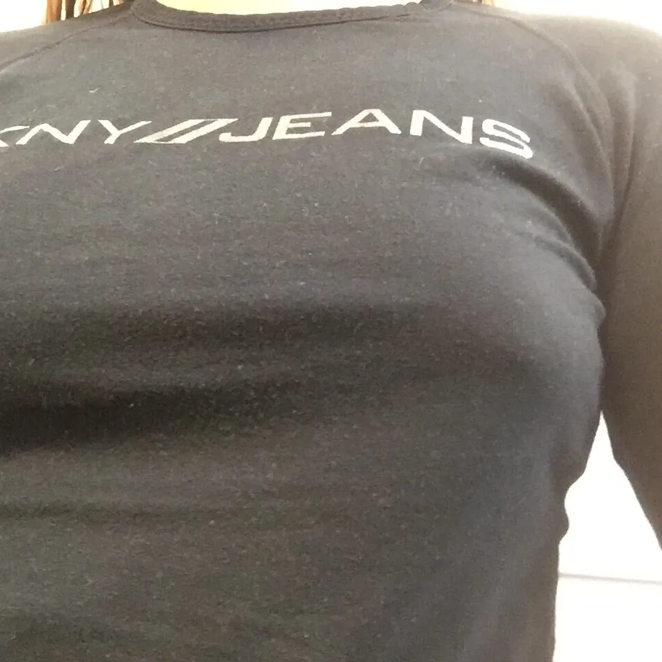 Tight långärmad DKNY-tröja inköpt för ett tag sen på humana. Toppar.