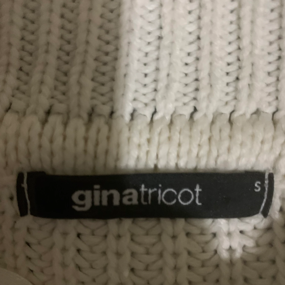 Fin vit stickad tröja  - 91