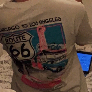 Graphic t-shirt - Säljer den här snygga t-shirten med väldigt fina färger. Använd ett fåtal gånger. Köparen står för frakt😽