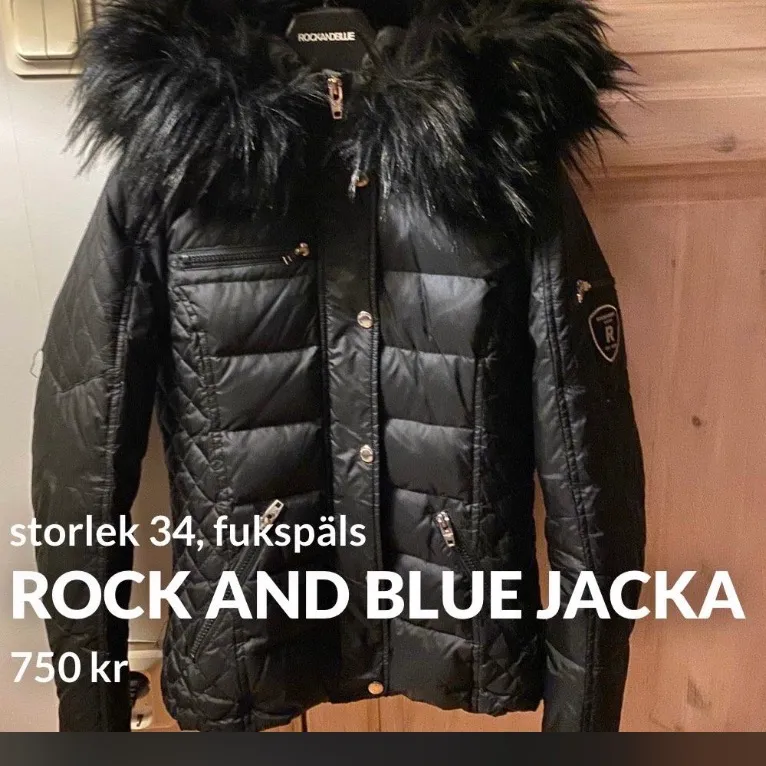 hej, säljer nu min Rock and blue jacka som är i nyskick då den endast är använd ett par gånger. Jackan är i storlek 34 och det är fuskpäls. Jackan är köpt på jackan.com för 2490kr. Kan gå ner i pris vid snabb affär. Jackor.