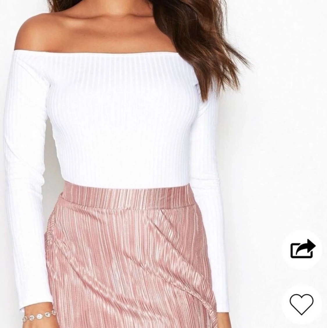 Off shoulder body från Nelly