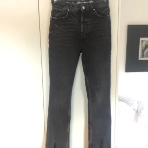 Jeans  - Svart/grå jeans storlek S, längd 31’. Knappt använda 