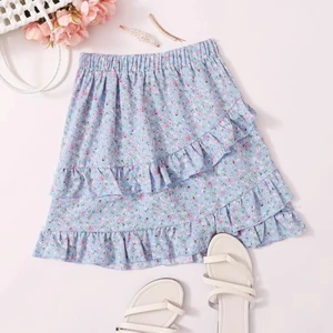 Shein kjol - Säljer denna slutsålda kjol från shein. Andvänd endast 1 gång så i nyskick. 100kr+ frakt:) 