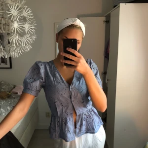 Nakd - Blå blus från nakd,strl S aldrig använd 