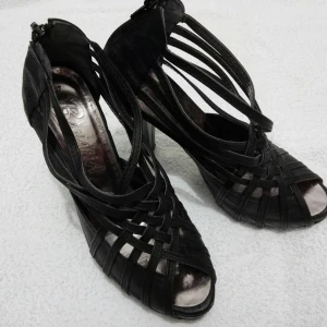 Högklackat strl 37 ,Knappt använd, som ny! - Högklackat strl 37 ,Knappt använd, som ny!