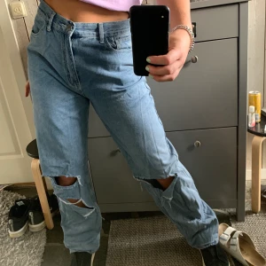 Jeans - Säljer pga för stora för mig! Dem är i bra sick. Sitter som dem från boohoo