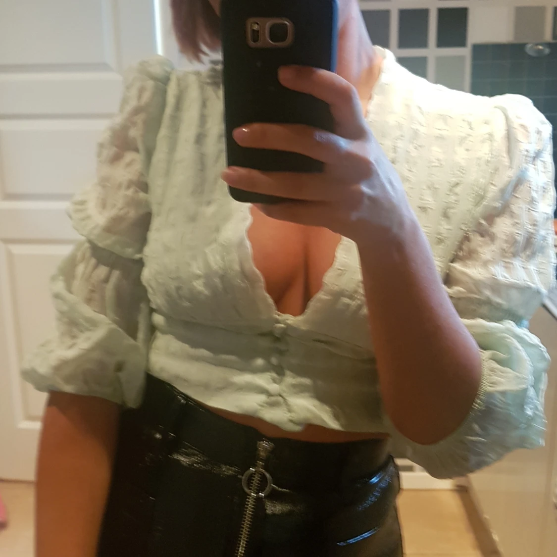 Ljusgrön topp med puffärm  - 90