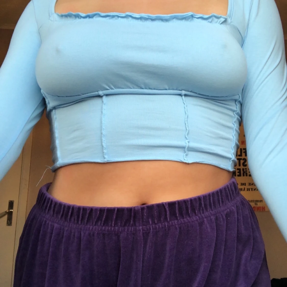 En topp från shein i ljusblå 