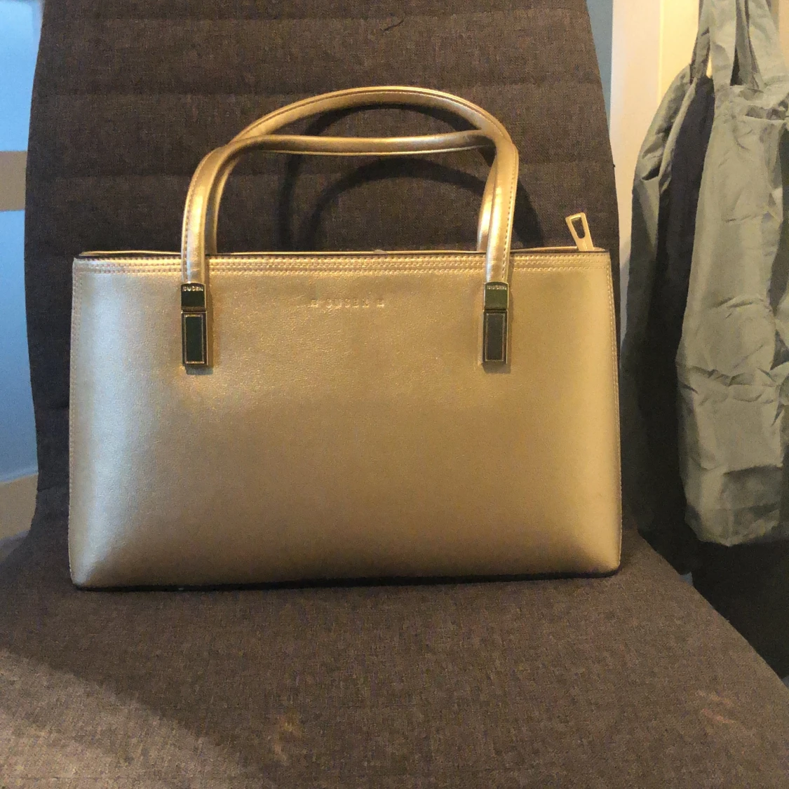 Guldväska från Susen