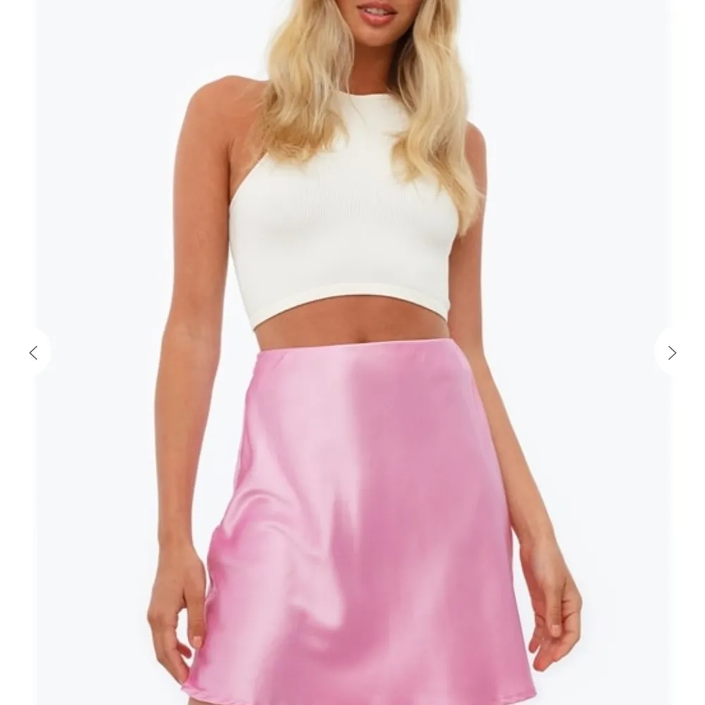 Säljer denna kjol från chiquelle, aldrig använd endast testad. . Kjolar.