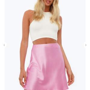 Säljer denna kjol från chiquelle, aldrig använd endast testad. 