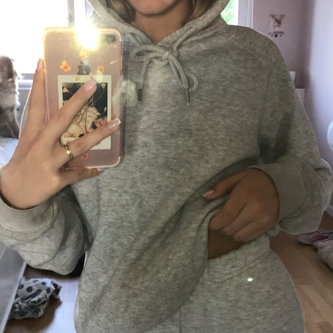 Ljusgrå hoodie - 90