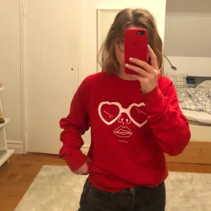 Veronica Maggio tröja - Veronica Maggio tröja köpt på hennes konsert på Gröna Lund för nåt år sen!