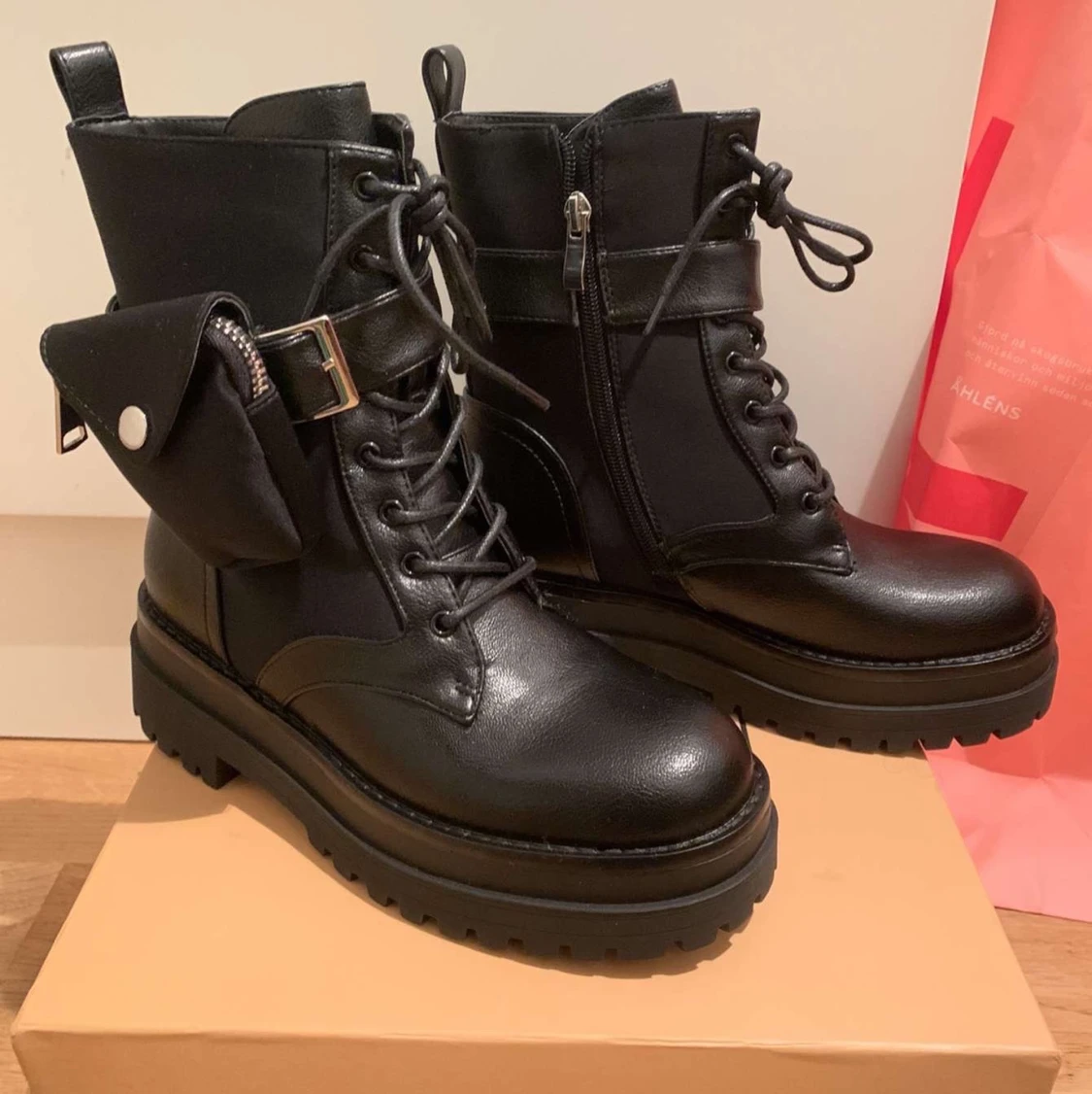 Svarta chunky kängor i skinnimitation (sprillans nya, oanvända) 