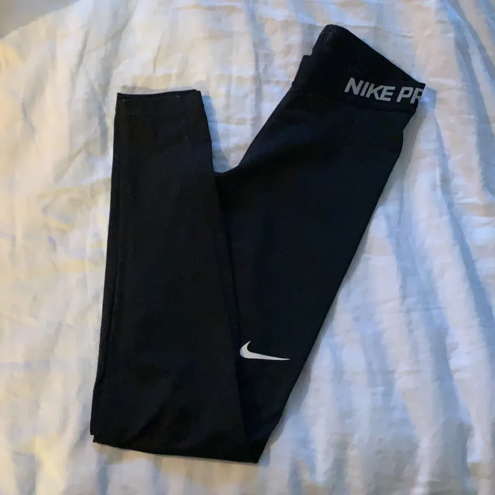 Träningstights från Nike i storlek xs!. Jeans & Byxor.