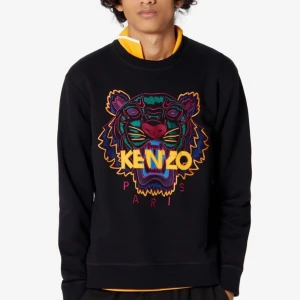 Kenzo strl L - Köptes från kenzos hemsida tagit på mig den 2 gånger tänker att nån kan behöva den mer än mig