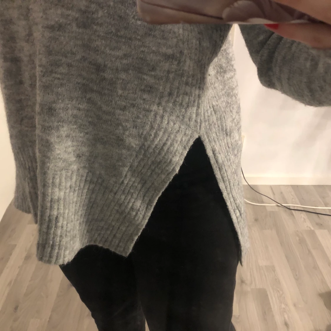 Stickad tröja med slits - 90