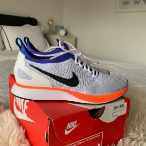 NIKE skor  - Nike skor, köpta för något år sedan. Använda 2 gånger, som nya. Kommer inte till användning!! 