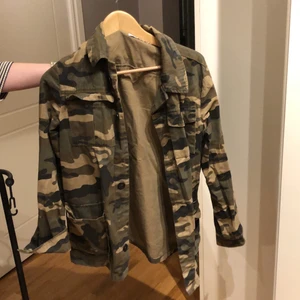 Militär jacka  - Frakt ingår i priset!