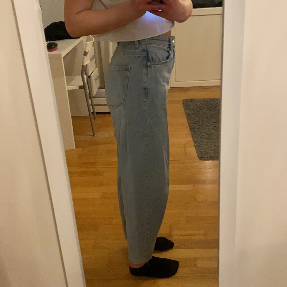 fina ”ballongjeans” från Gina, använd ett fåtal gånger! skriv för intresse, frakt ingår ej😊. Jeans & Byxor.