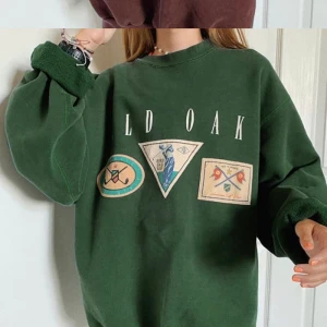 Sweatshirt  - Säljer denna jättesnygga sweatshirt som jag aldrig använt pågrund av fel storlek 