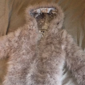 Fluffig pälsjacka, ”dream jacket” - Jacka från DM (Dennis maglic), ordinarie pris 1499kr. Säljer för 899