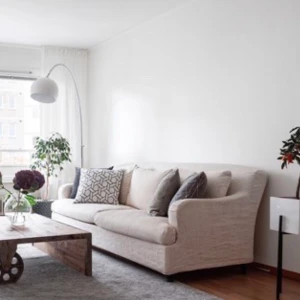 Soffa skänkes! - Soffa gratis mot avhämtning. Brun klädsel medföljer! Den hämtas på Mariatorget i Stockholm