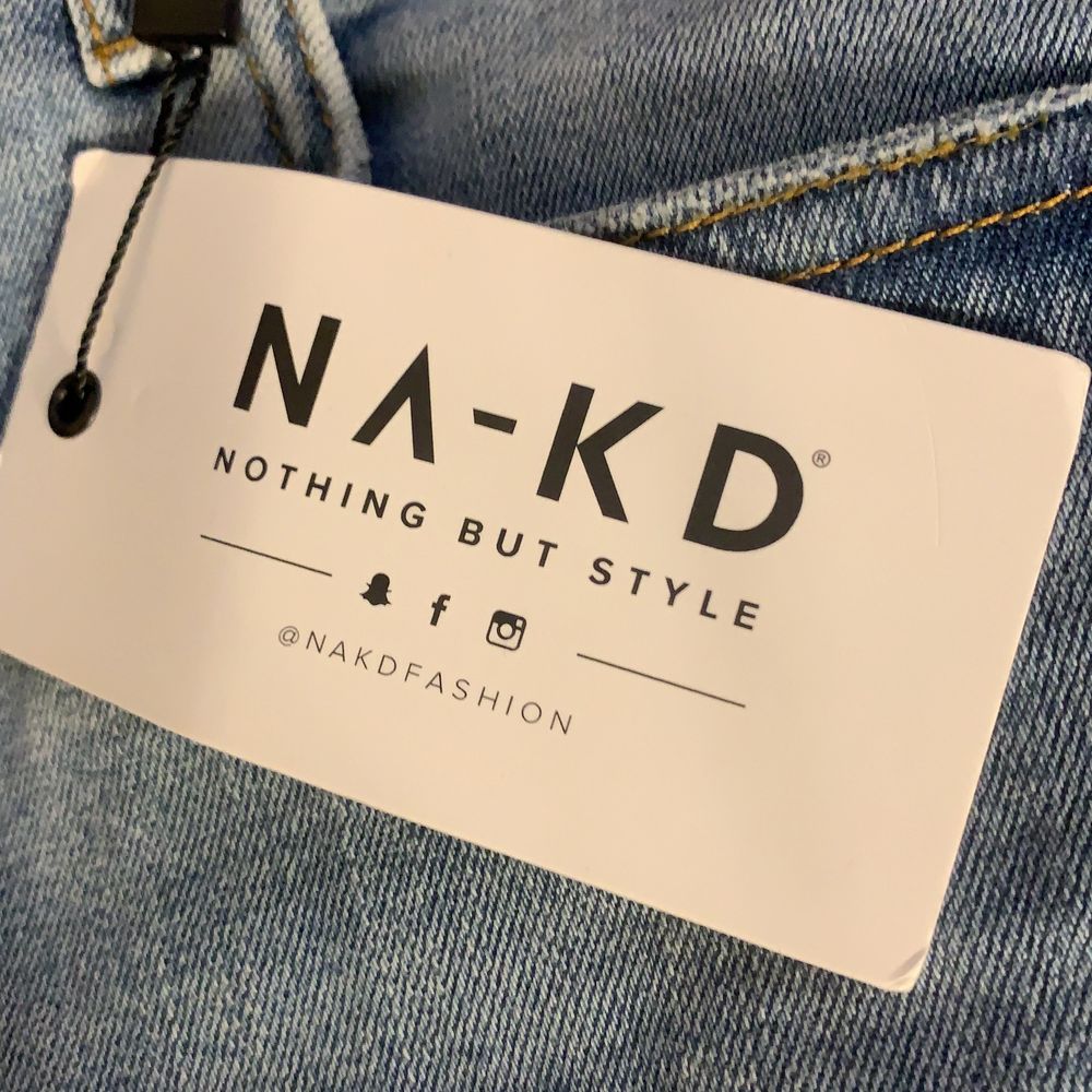 Low Rise distressed skinny jeans köpa på NA-KD aldrig använda då jag köpte utan att prova, men de passar inte. Frakt tillkommer, men kan tänkas möta upp i Uppsala. Köpta för 500kr. . Jeans & Byxor.