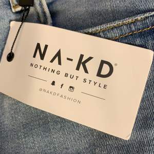 Low Rise distressed skinny jeans köpa på NA-KD aldrig använda då jag köpte utan att prova, men de passar inte. Frakt tillkommer, men kan tänkas möta upp i Uppsala. Köpta för 500kr. 