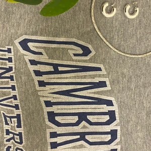 Trendig Collegetröja Unisex  - Vintage collegetröja i bra skick. Oversize på mig som är M.