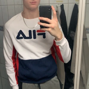 Fila crewneck - Knappt använd fila tröja, nyskick, medium 