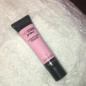 Face Primer - Säljer min primer som endast är testad och är som ny! Täcker bra och gör huden super mjuk. Säljer billigt! 