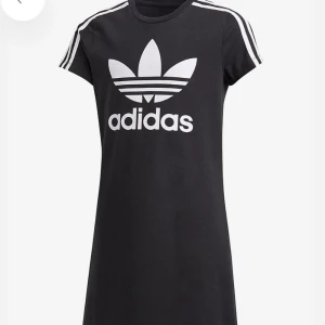 Adidas klänning  - Helt ny adidas klänning, pris lappen sitter kvar. Strl Xs. 300kr inkl frakt. 