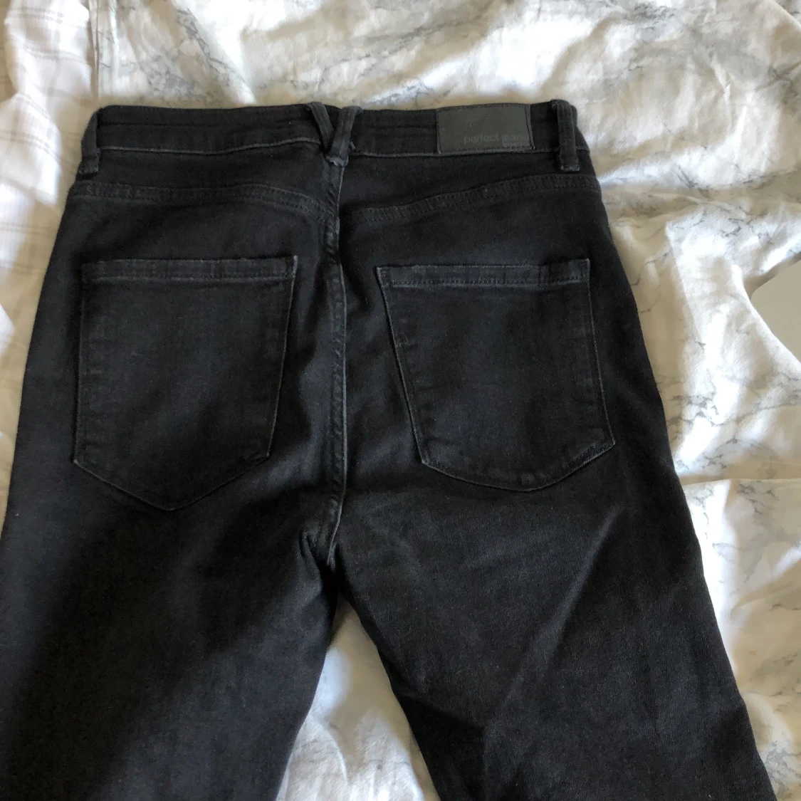 Fina håliga jeans  - 90