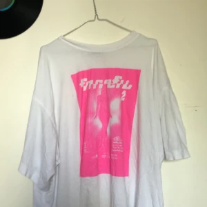 Oversized tröja från weekday - Säljer denna tröja! Jätte skön och stor. Är storlek M, men passar ändo om du är över det!