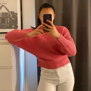 NAKD tröja - En snygg rosa stickad tröja från NAKD. Använd fåtal gånger och är gott som ny. I storlek XS men passar även i S. 💗