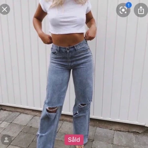 Boohoo jeans  - Måste tyvärr sälja dessa populära jeans från boohoo. Köpta här på Plick men var tyvärr flr lång för mig :) prislappen är kvar! Buda i kommentarerna 