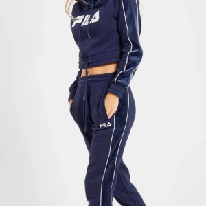 Fila mjukisdress set  - Storlek xxs. Passar en person med xs i storlek. Pris kan diskuteras vid snabbköp. 