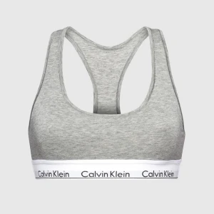 Ck topp - Calvin Klein topp i storlek s men är stretchig så skulle passa Xs-M.Köpt för 300 i Berlins calvinklein butik