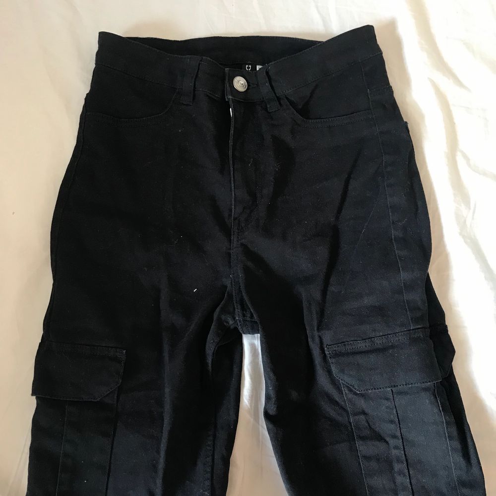 Ett bad byxor som är jeans liknade och två gånger i bra skick. . Jeans & Byxor.
