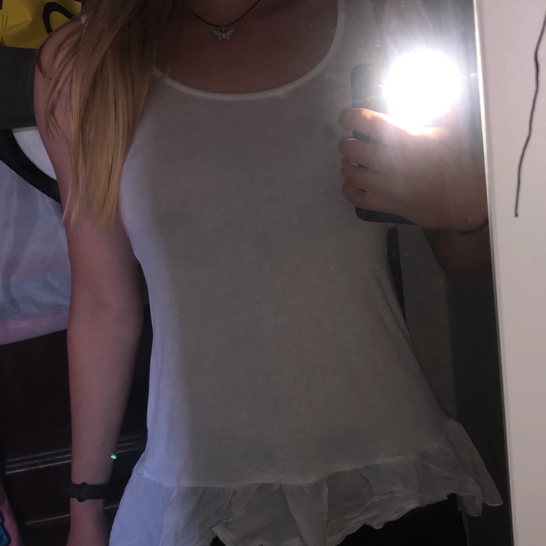 VITT LINNE MED VOLANG