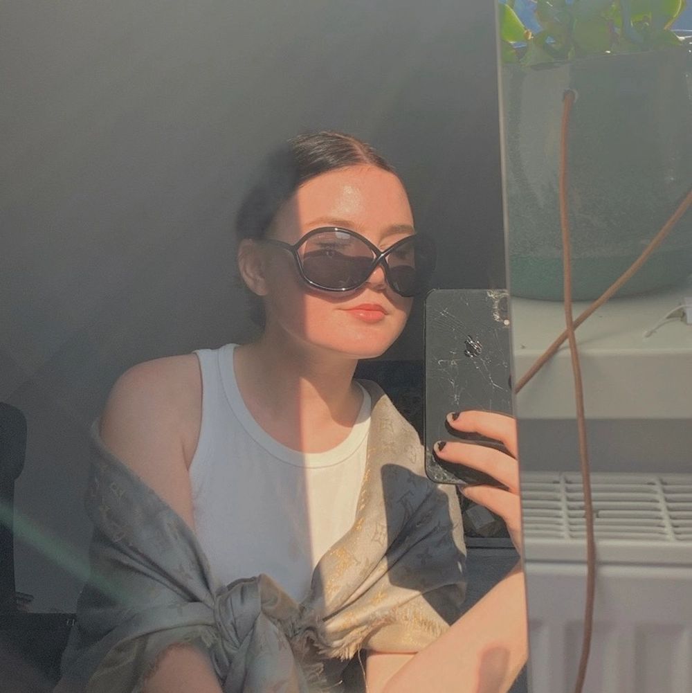sänkt pris! dessa är verkligen för de som älskar ”y2k/bougie” looken! det är 2010s Tom Fords i en OTROLIG kvalitét dessa klär verkligen upp en outfit och jag är verkligen obsessed ! fodral och putsduken medföljer (pris är diskuterbart). Accessoarer.