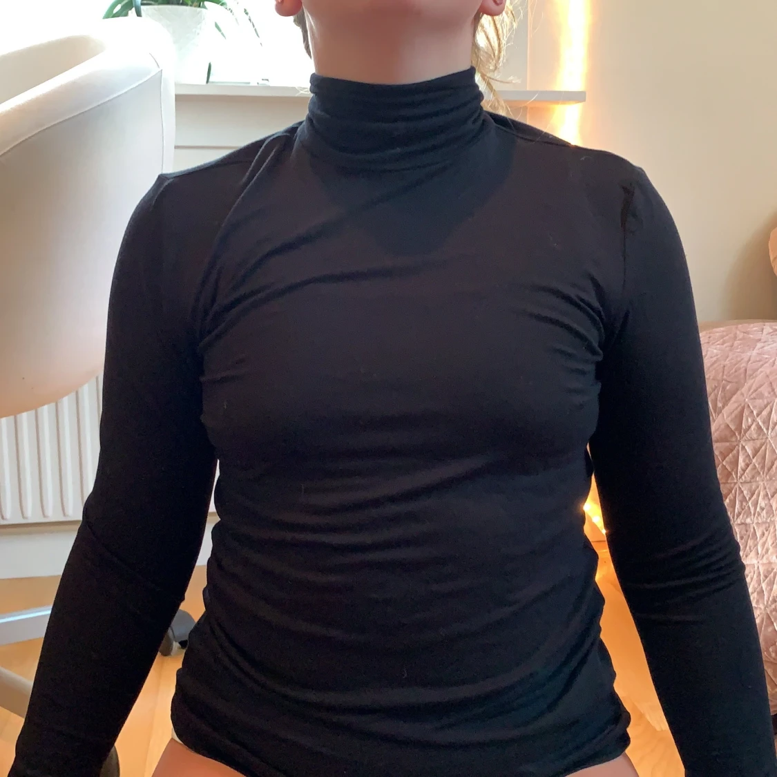 Svart långärmad med kraga storlek S