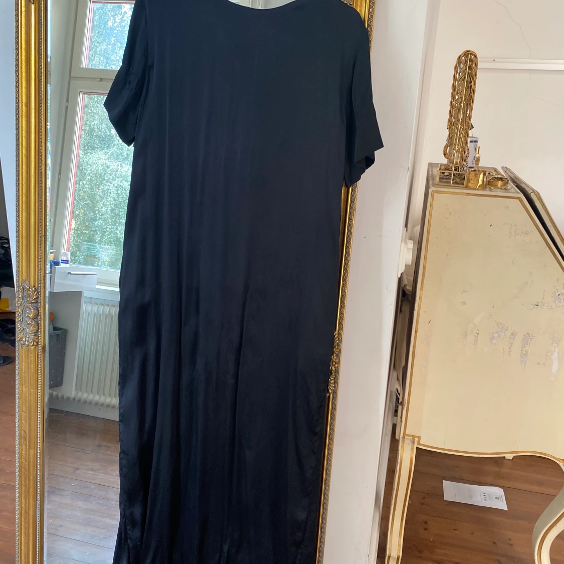 Sidenklänning från COS - 90