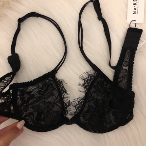 Spets bh - Jätte fin spets bh från nakd men tyvärr va den för liten... storlek 70A⭐️ 